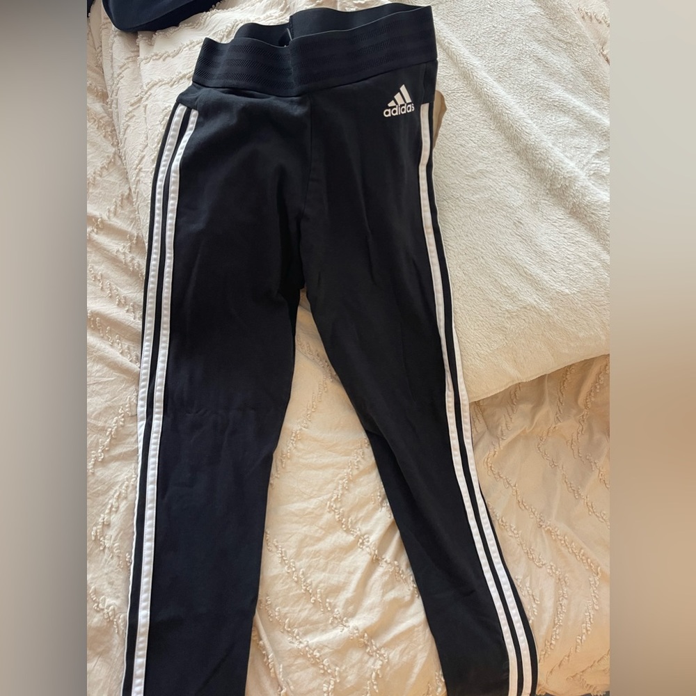 Adidas black leggings with 3 stripes and elastic waistband. Small